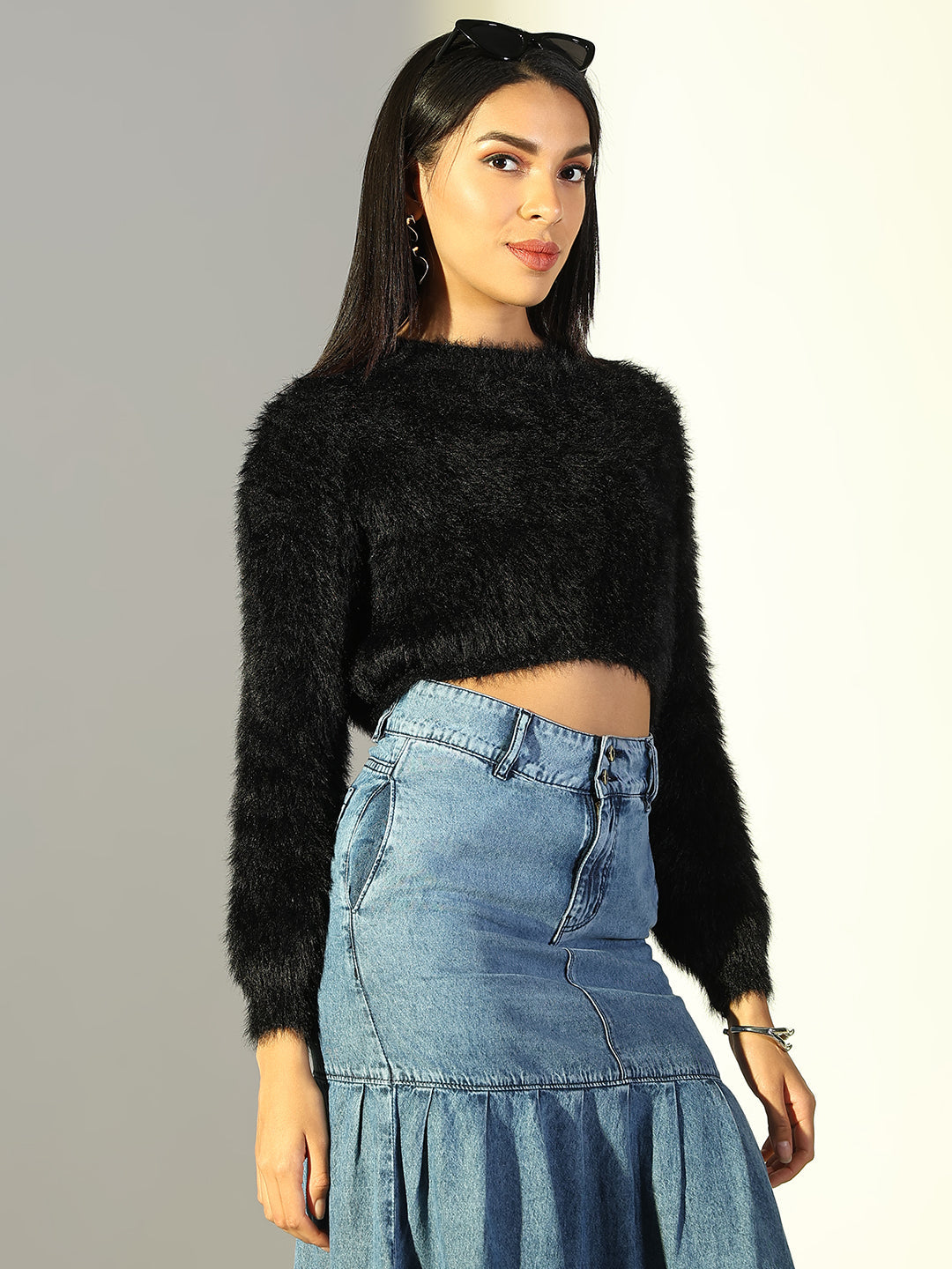 Women's Black Solid Long Sleeves Crop Top
