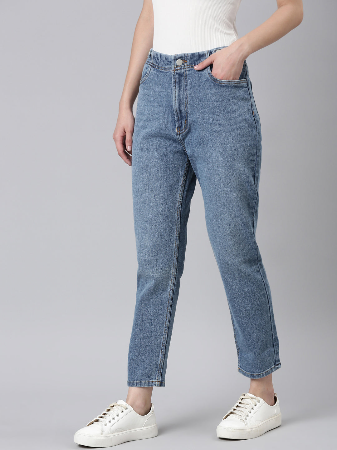 Women's Blue Light Fade Mom Fit High-Raise Denim Jeans