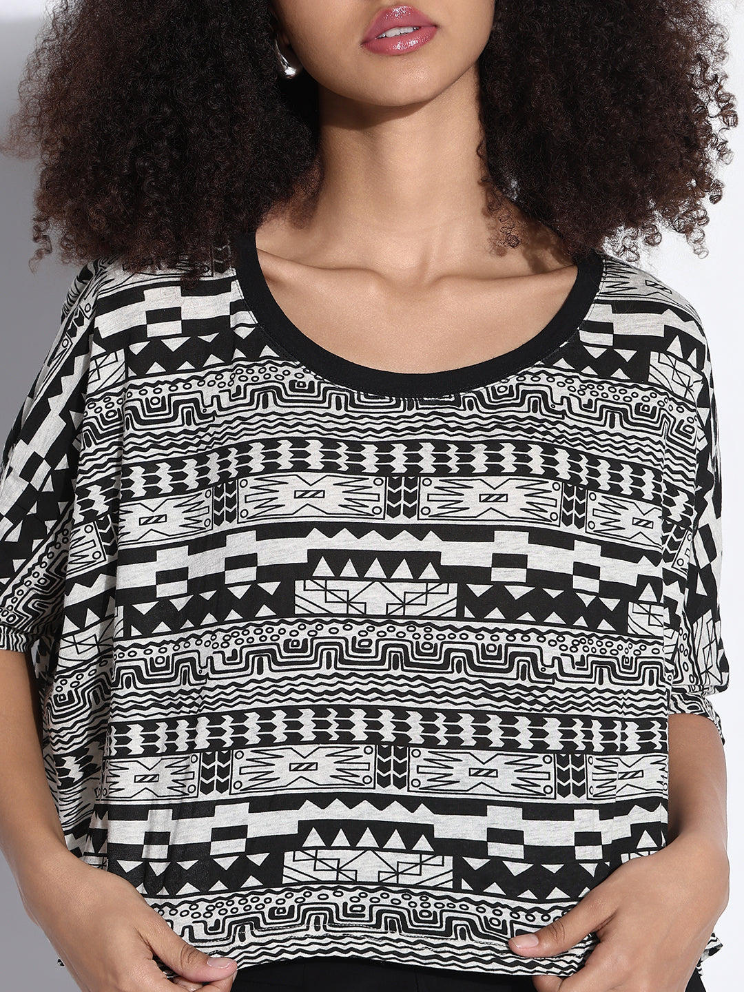 Women's Black Extended Sleeves Geometric Boxy Crop Top