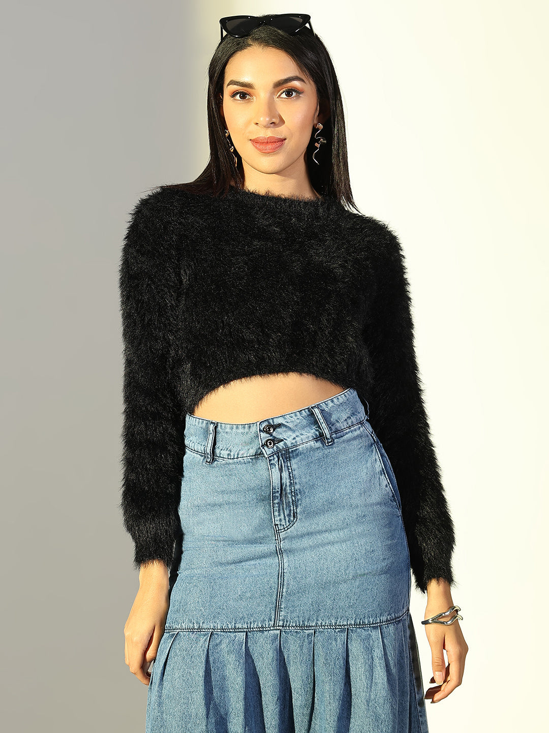 Women's Black Solid Long Sleeves Crop Top