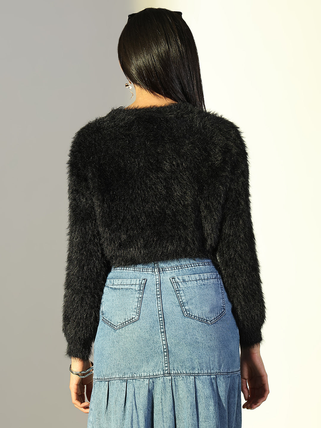 Women's Black Solid Long Sleeves Crop Top