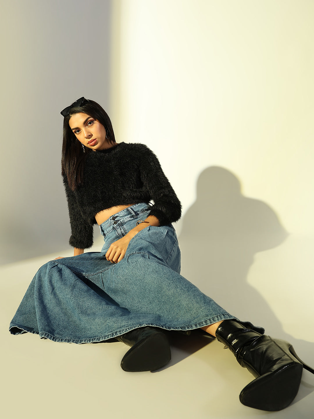 Women's Black Solid Long Sleeves Crop Top