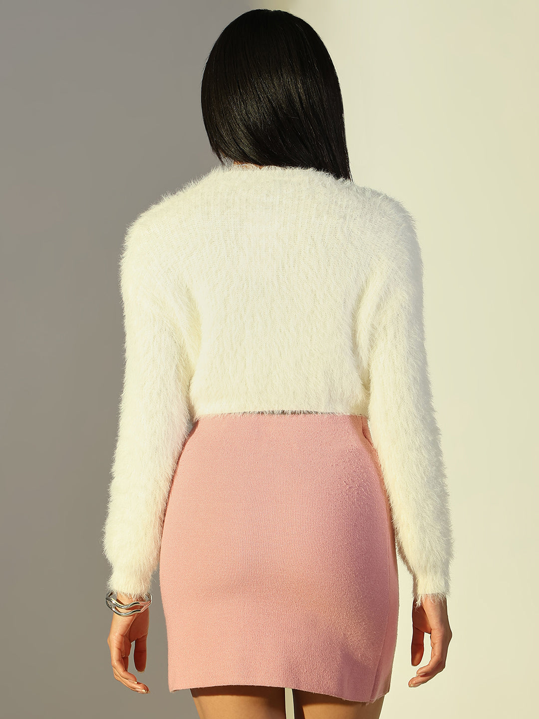 Women's White Solid Fitted Long Sleeves Crop Top