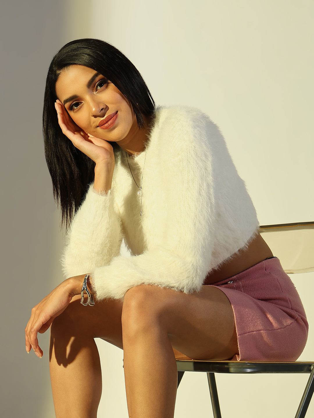 Women's White Solid Fitted Long Sleeves Crop Top