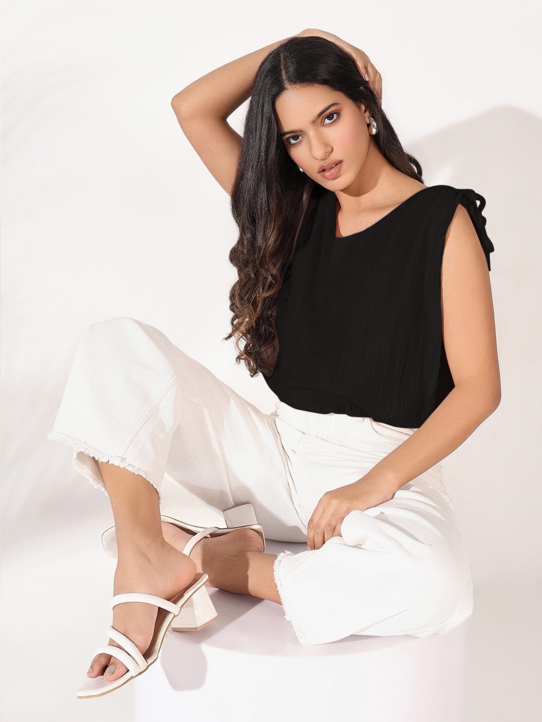 Women's Solid Black V-Neck Blouson Crop Top