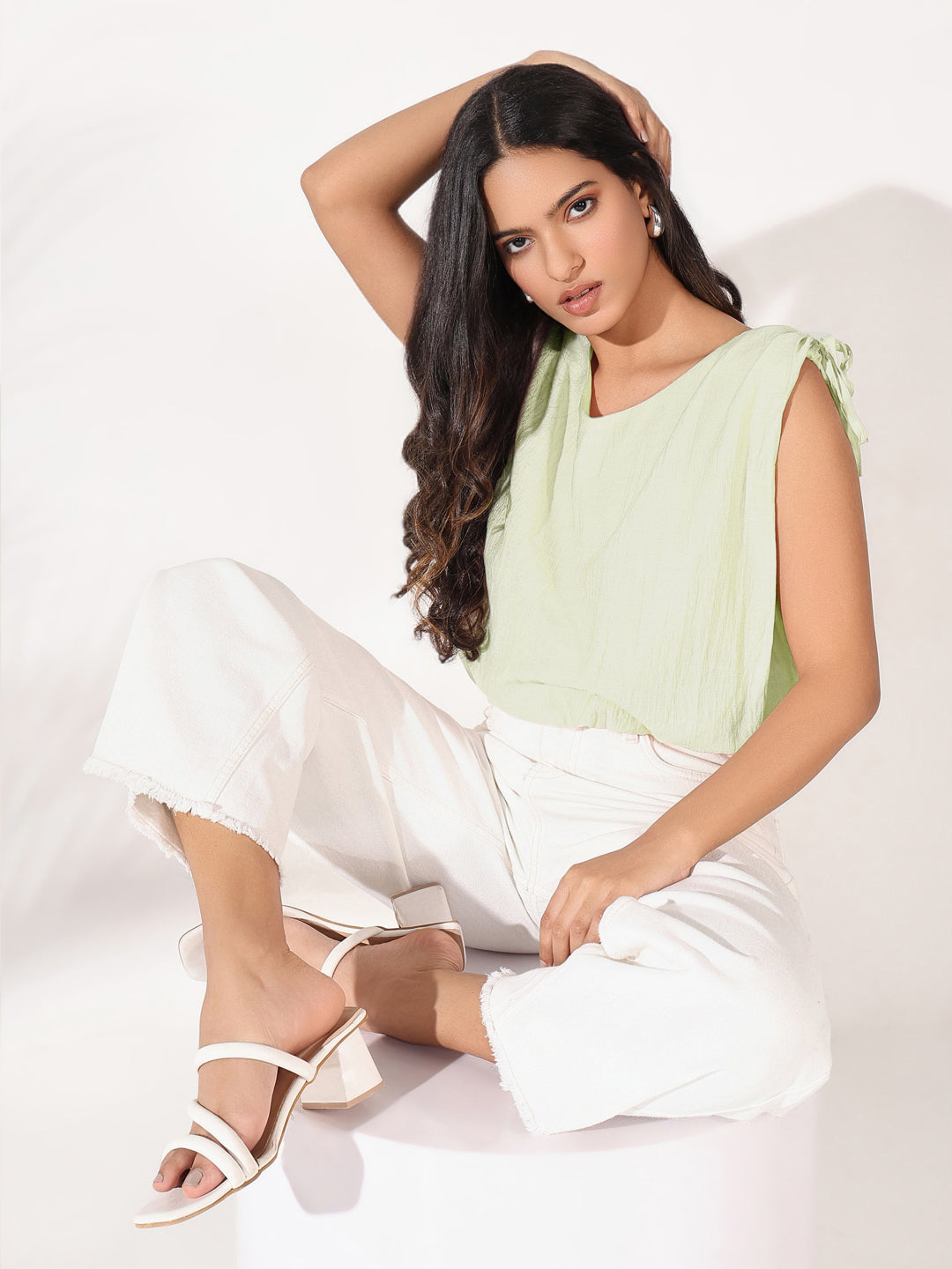 Women's Solid Green V-Neck Blouson Crop Top