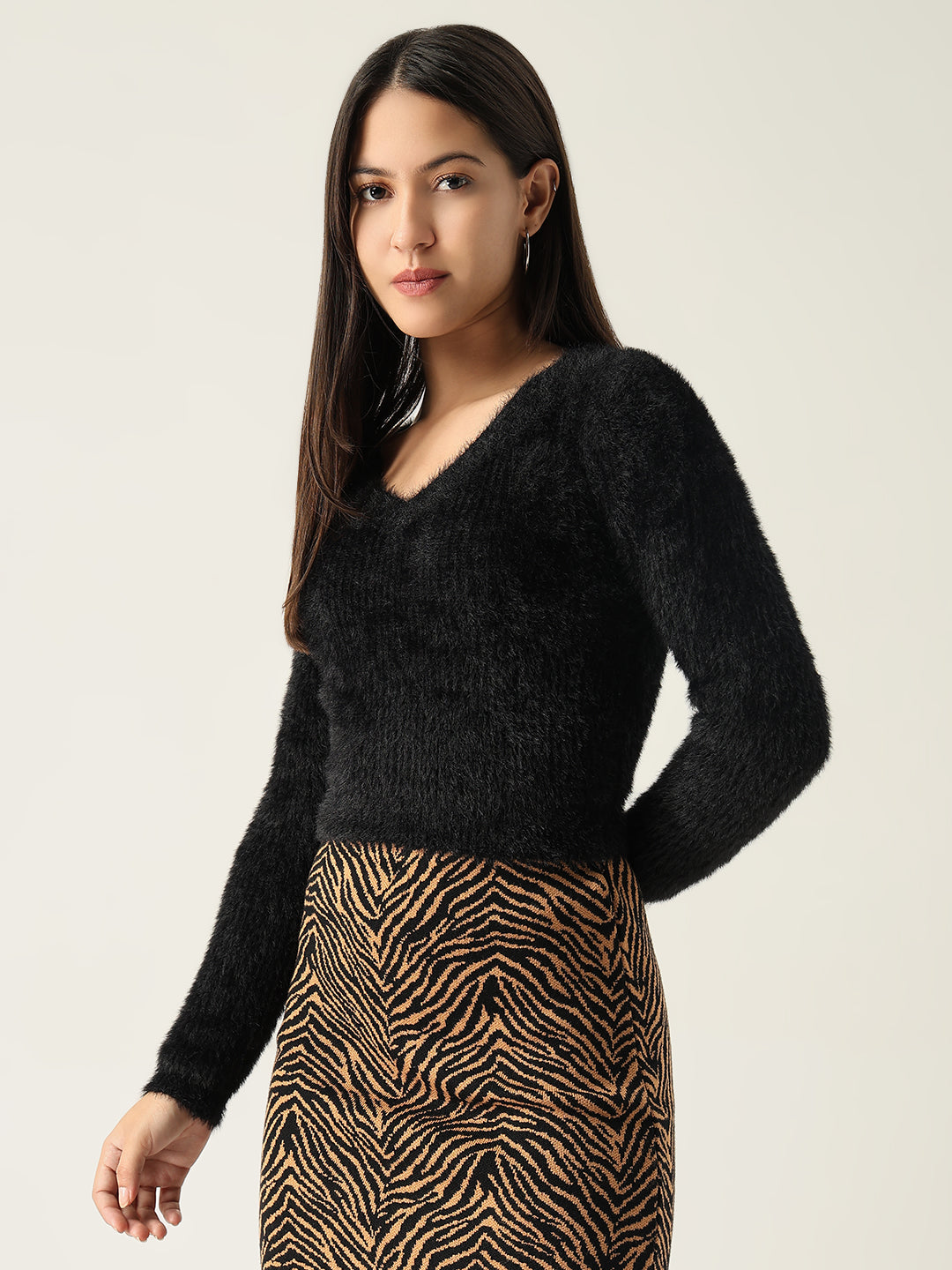 Women's Black V-Neck Acrylic Fitted Crop Top
