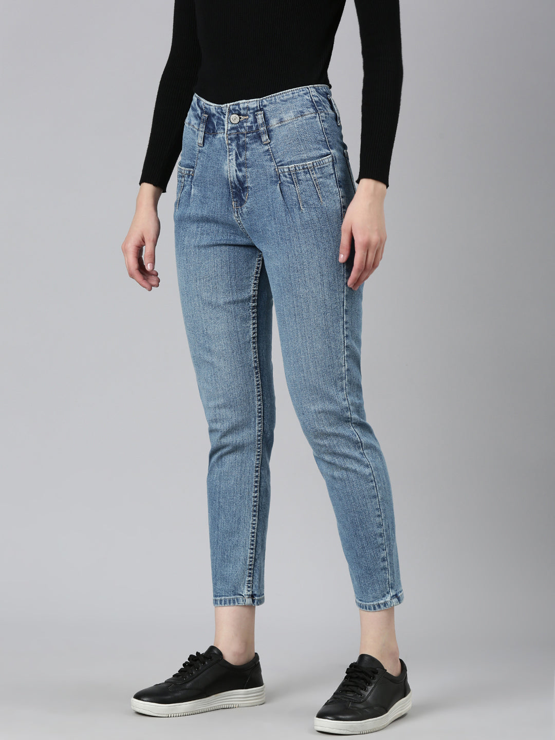 Women's Blue High-Rise Mom Fit Light Fade Medium Shade Denim Jeans