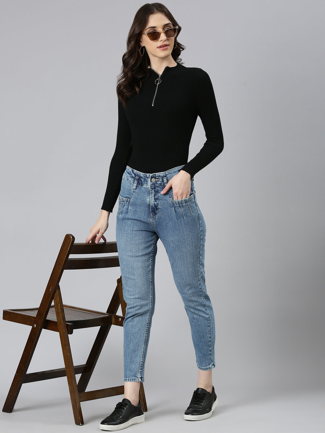 Women's Blue High-Rise Mom Fit Light Fade Medium Shade Denim Jeans