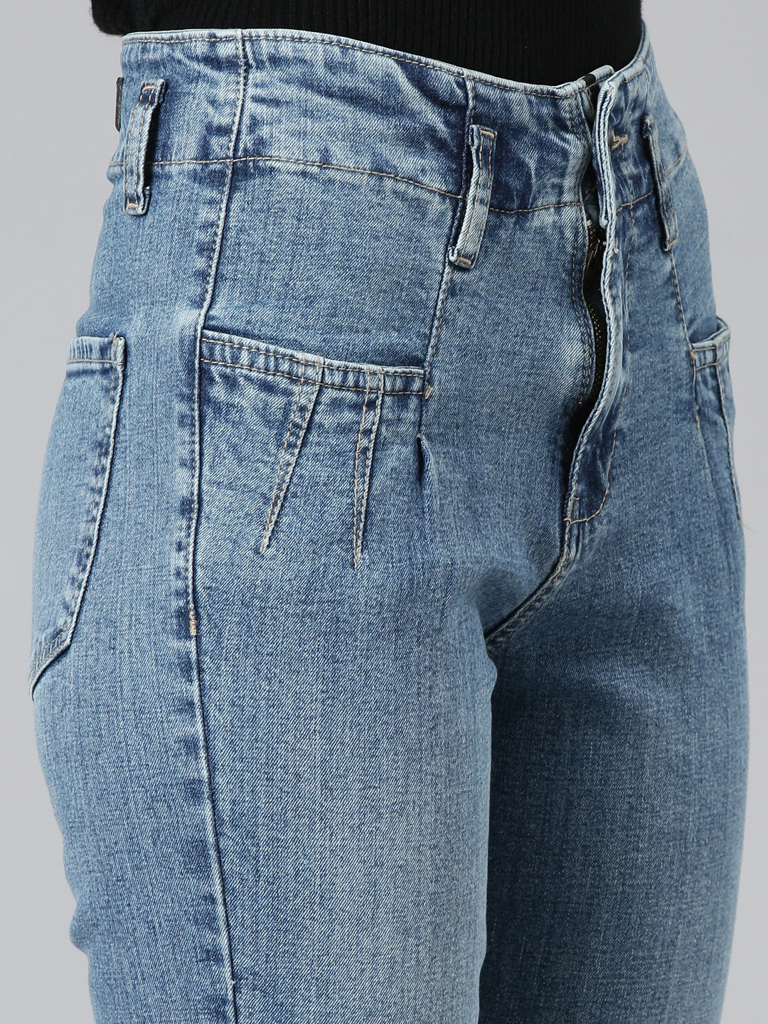 Women's Blue High-Rise Mom Fit Light Fade Medium Shade Denim Jeans